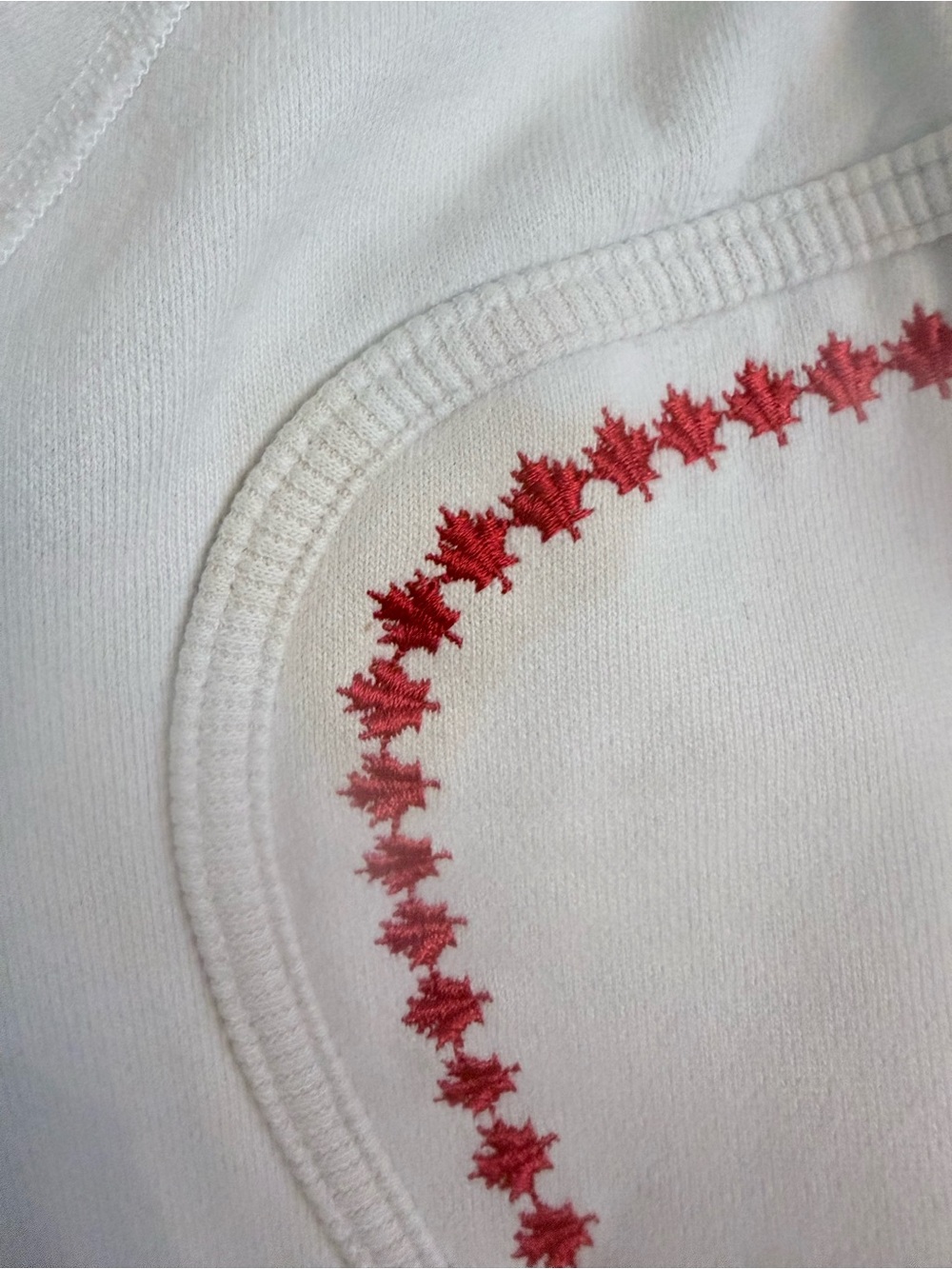 lululemon athletica Kids White & Red Hooded Zip Jacket D26 - Picture 4 of 4
